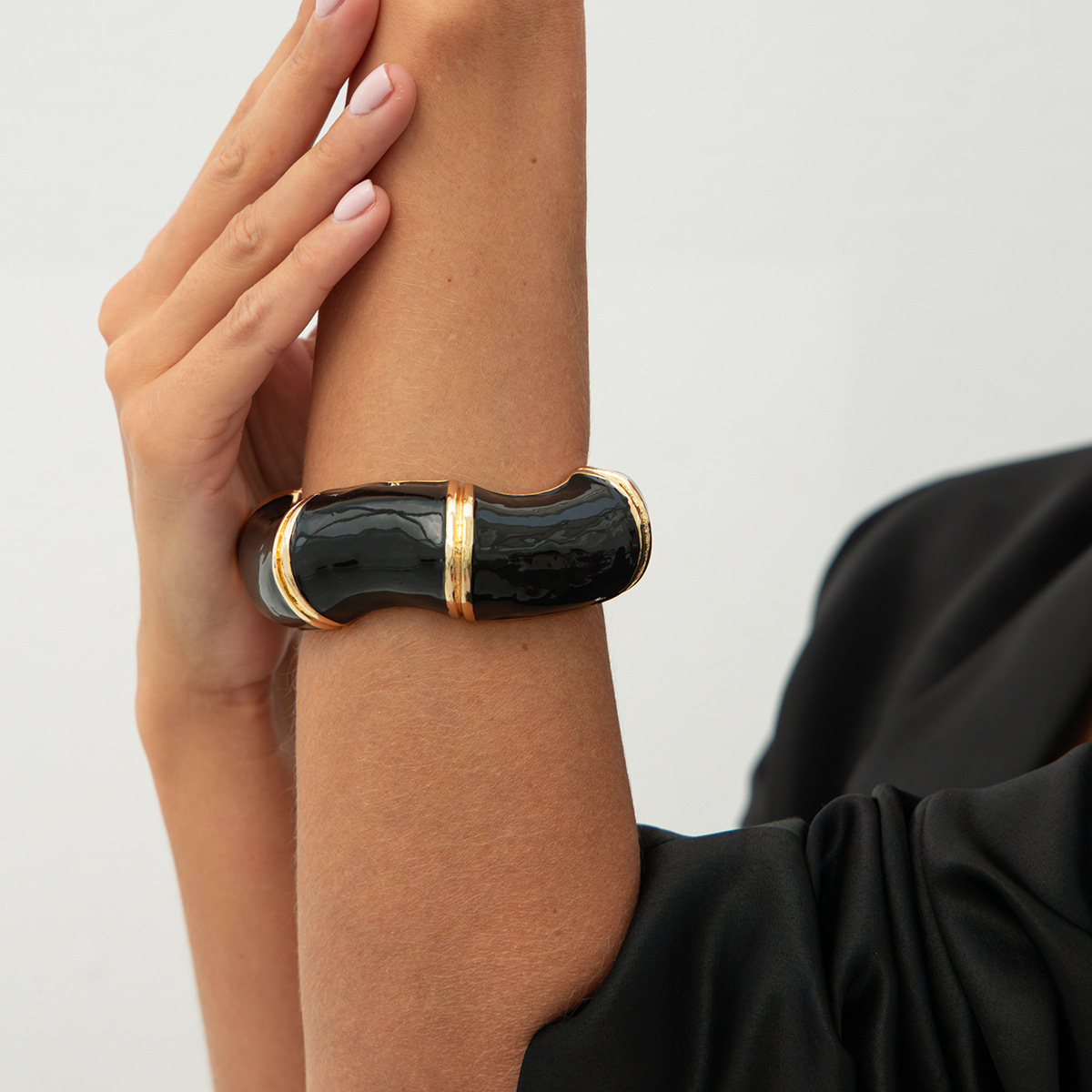 01 gold black 2841