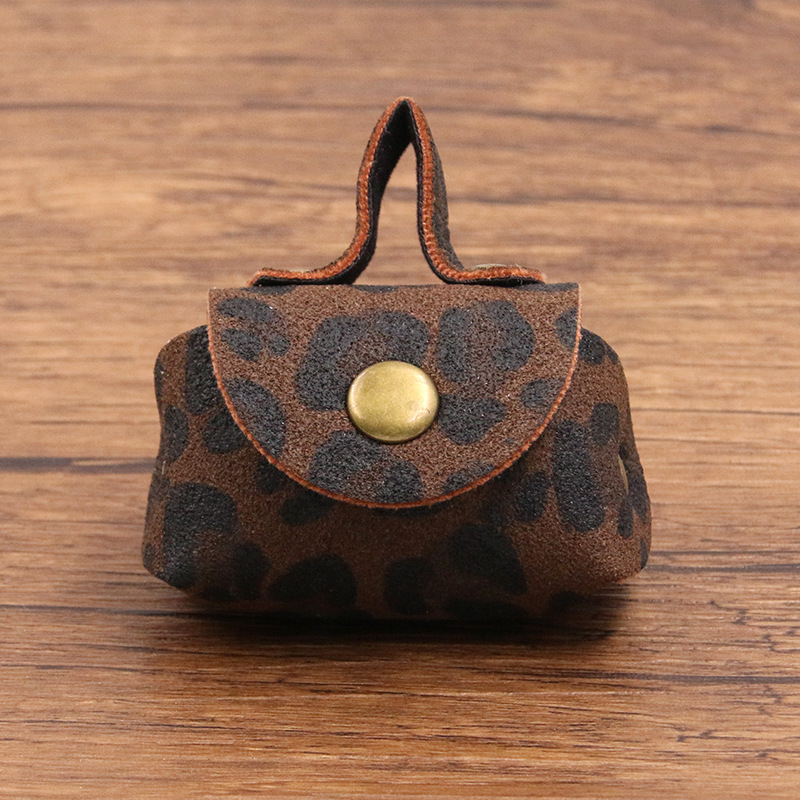 Leopard brown