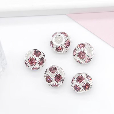 Light purple diamond with a silver base