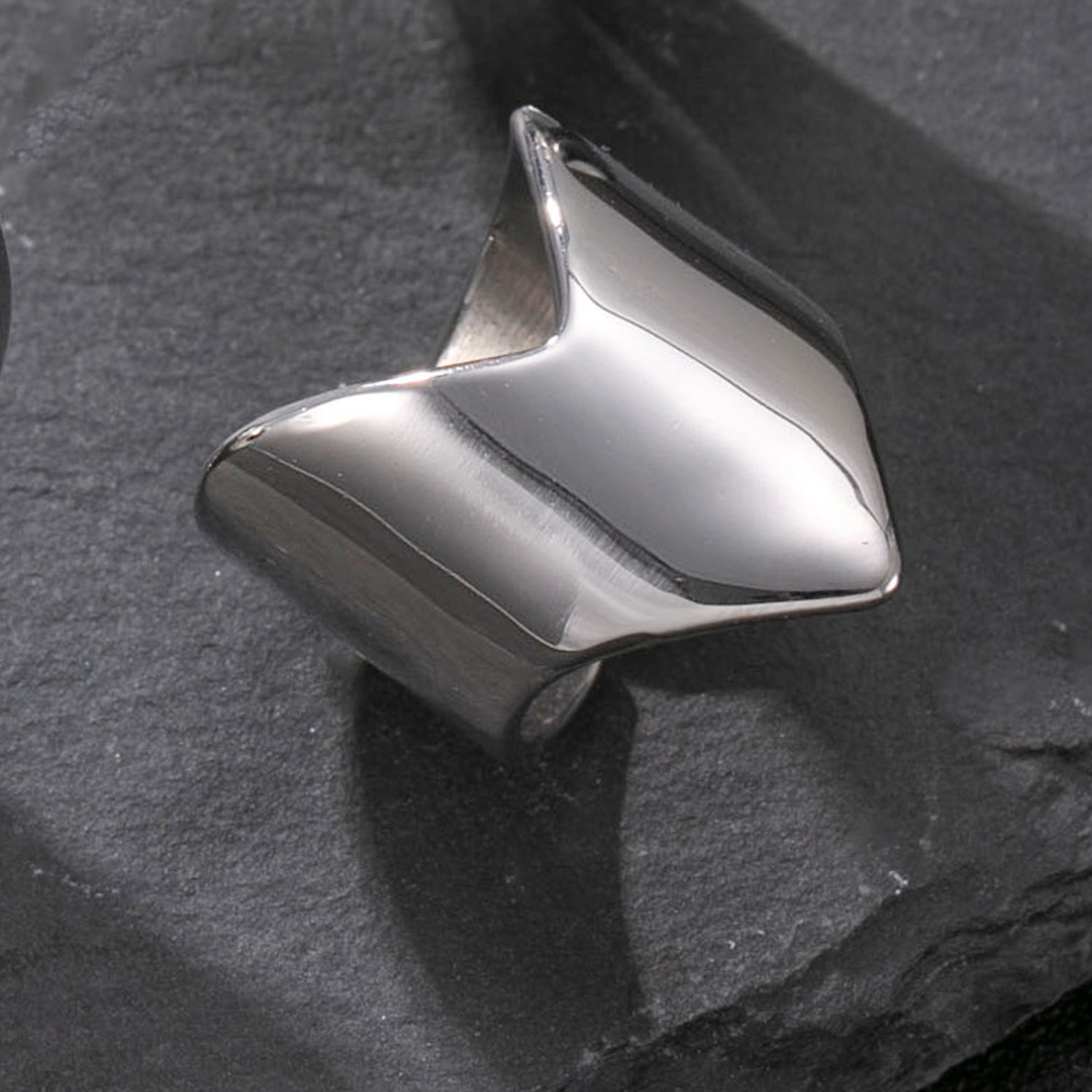 Steel color-v-shaped open ring