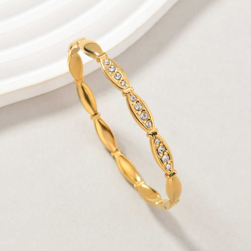 Oval diamond model