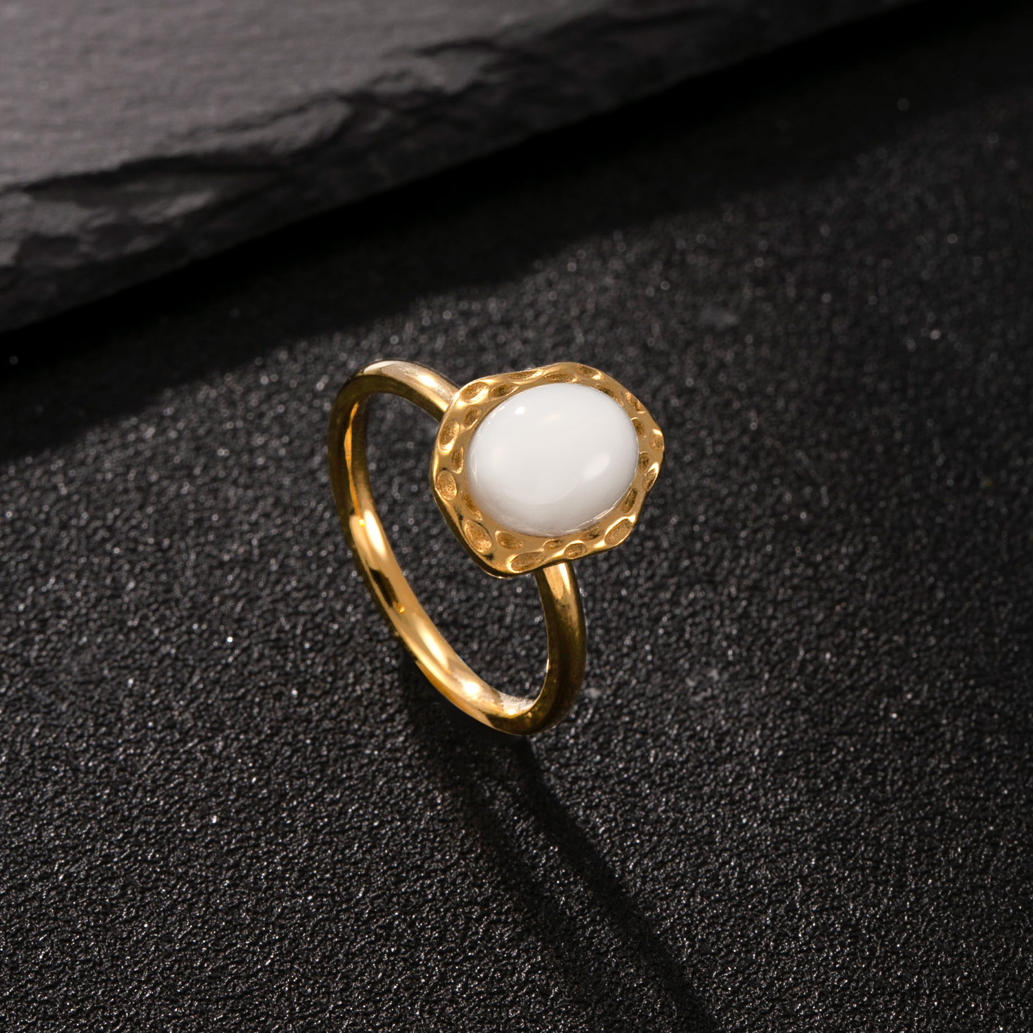 Gold (white natural stone)