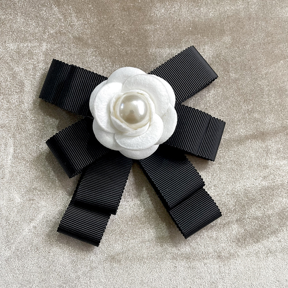 0915 white brooch