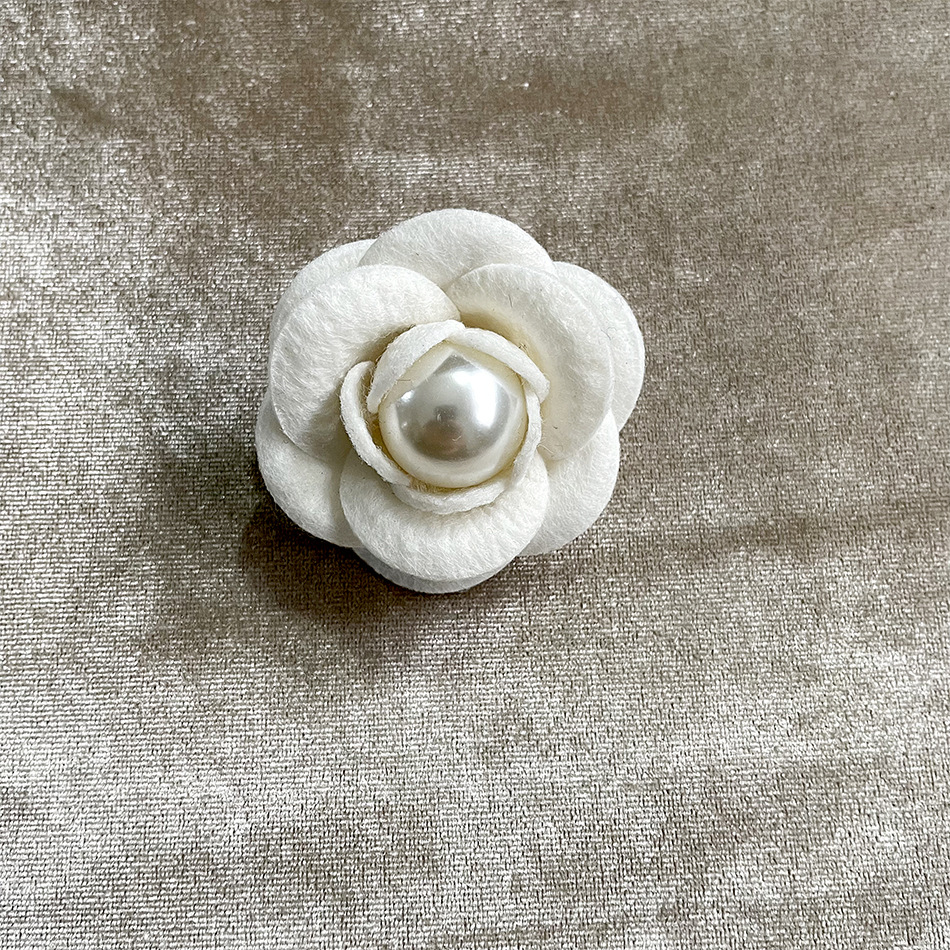 0917 beige brooch