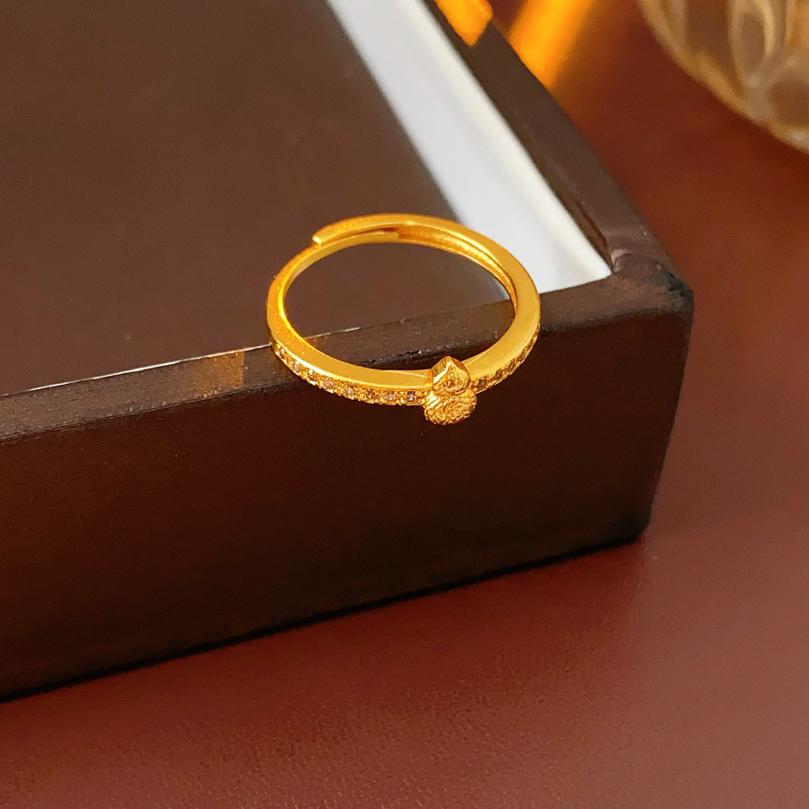 Ring-gold-zircon