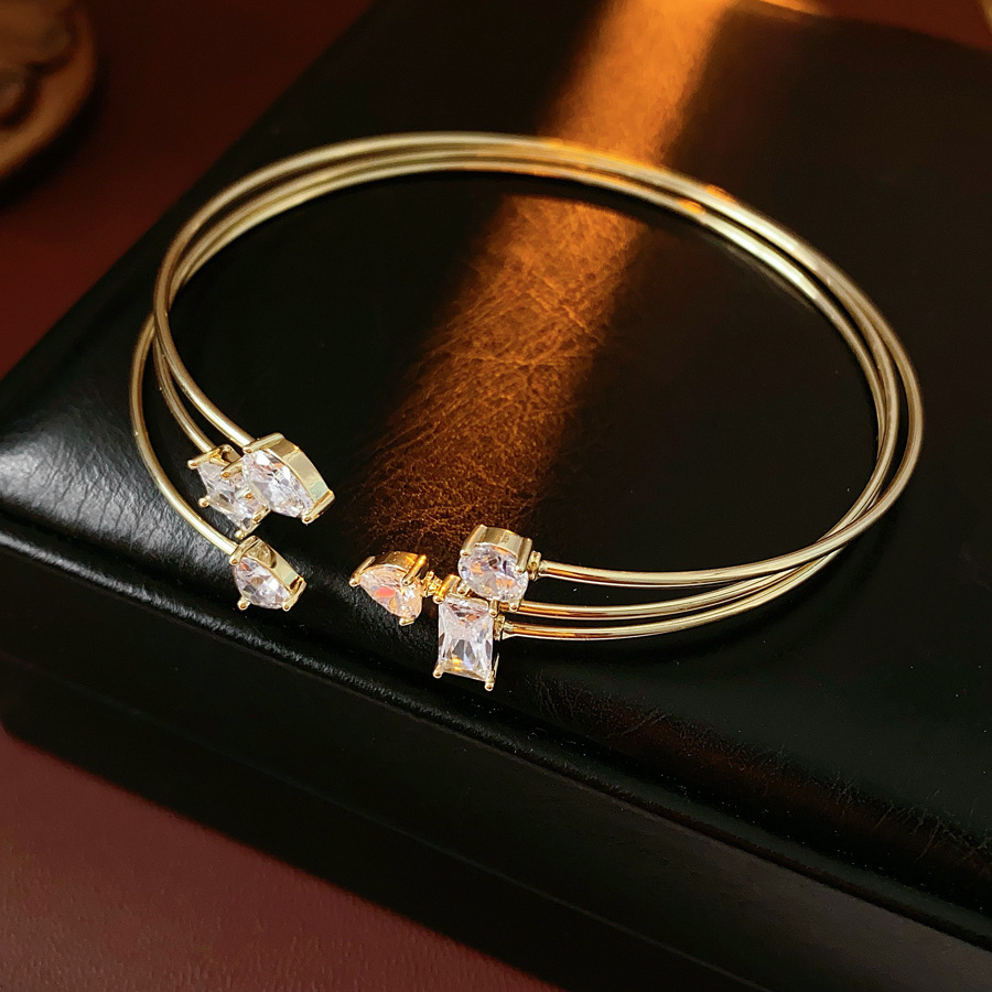 gold-white