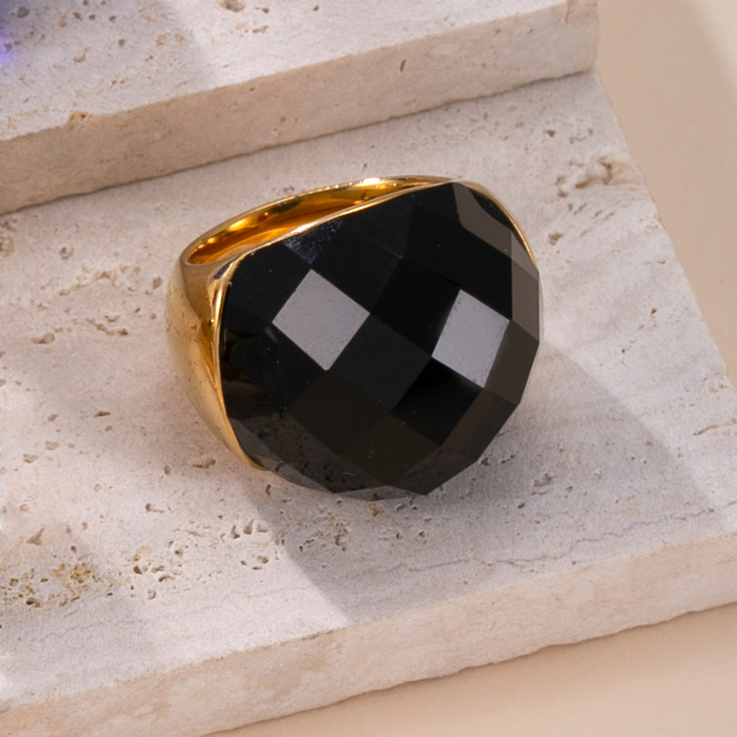 Gold-black zircon