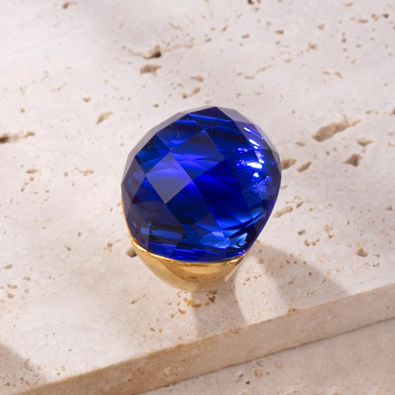 Gold-blue zircon