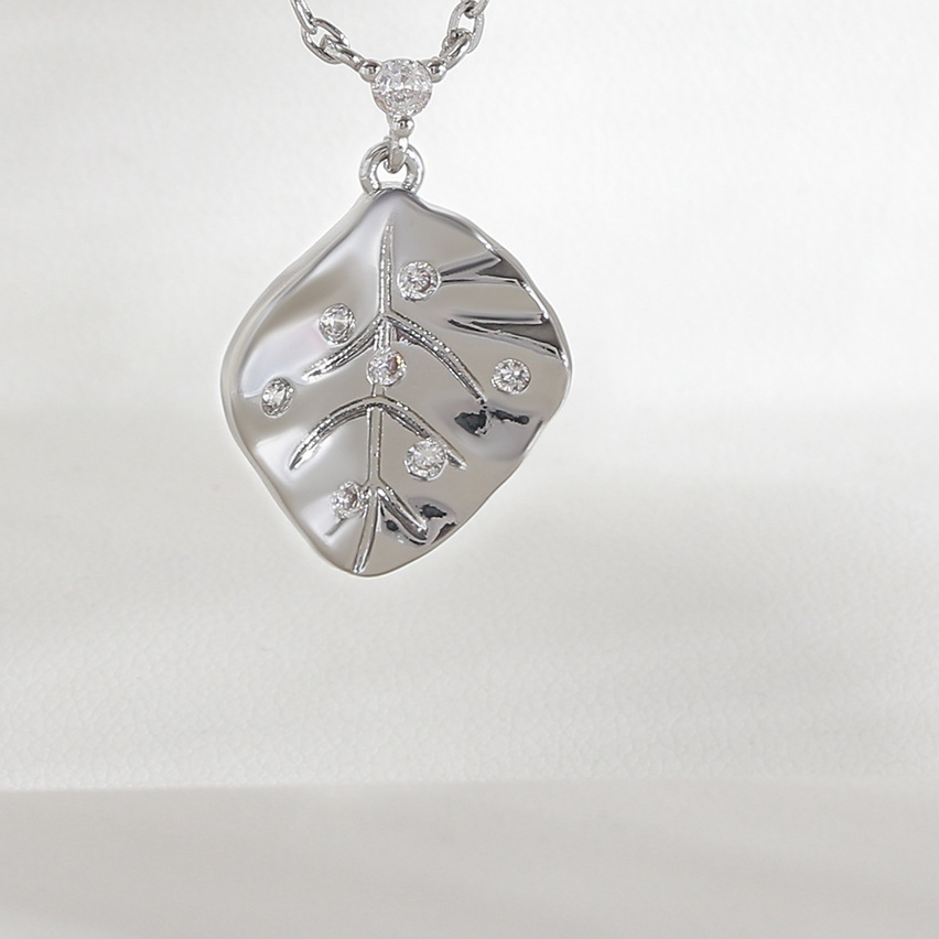 White gold pendant