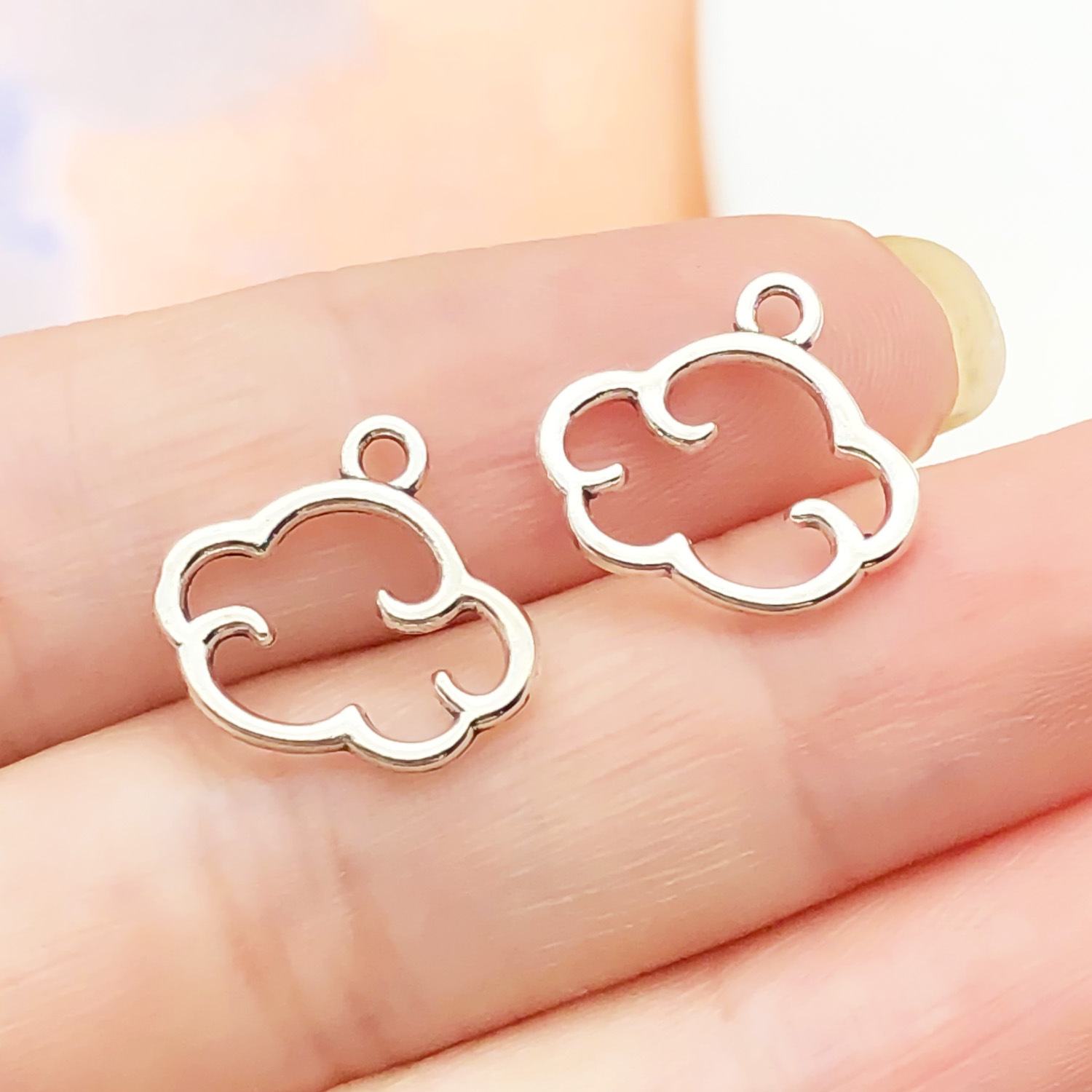 15489-1 ancient silver zinc alloy engraved blank cloud edge model 14x13-0.5g