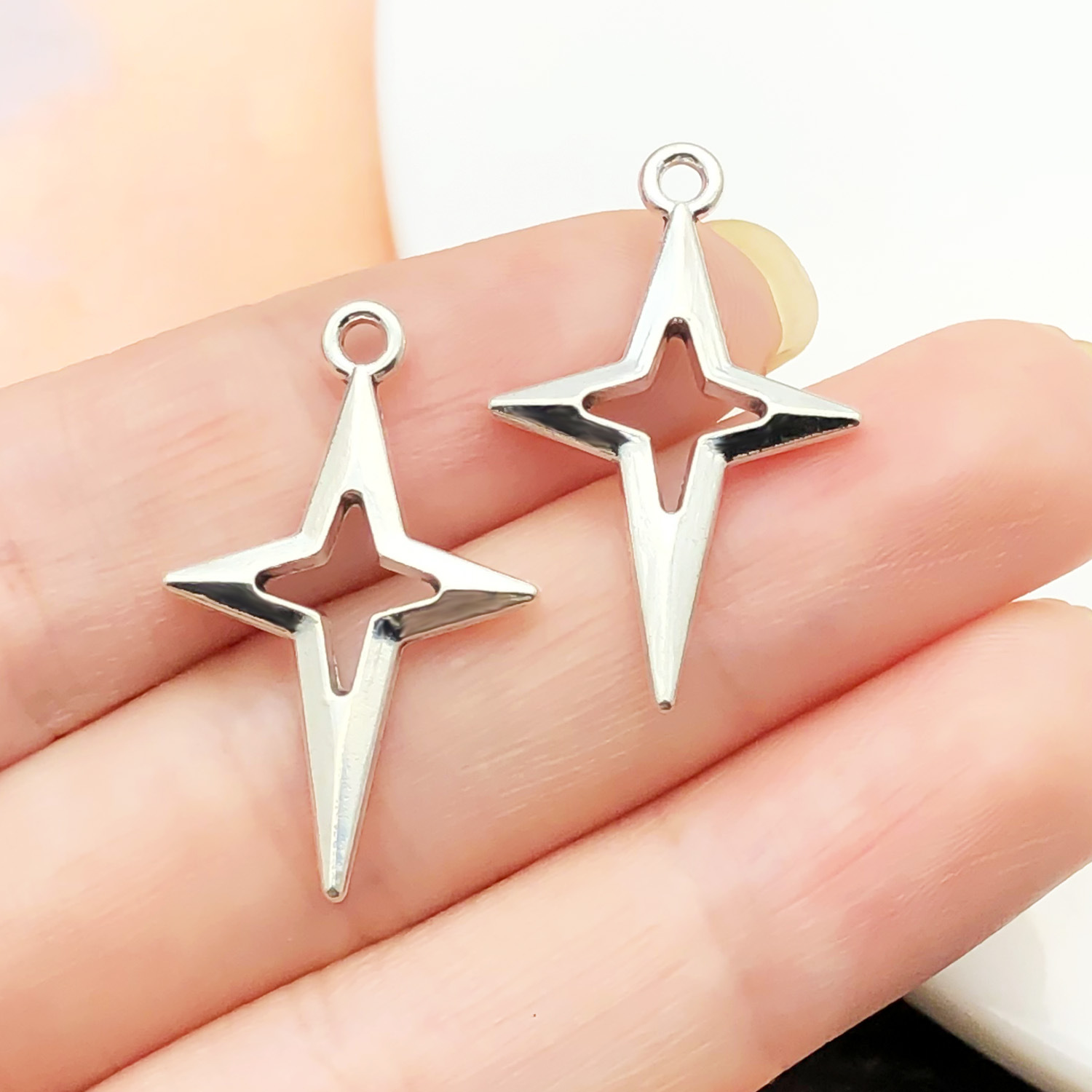16048-1 ancient silver zinc alloy large hollow cross four-pointed star 15x25-1.2g