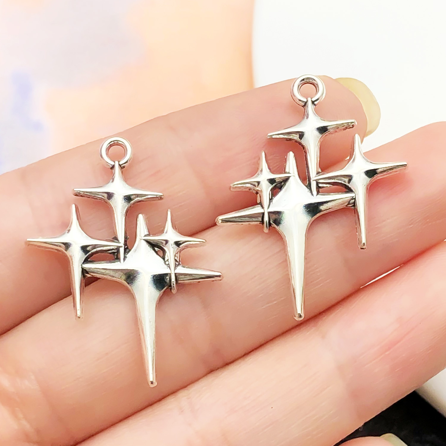 18729-1 ancient silver zinc alloy hollow star 23x29-2.2g