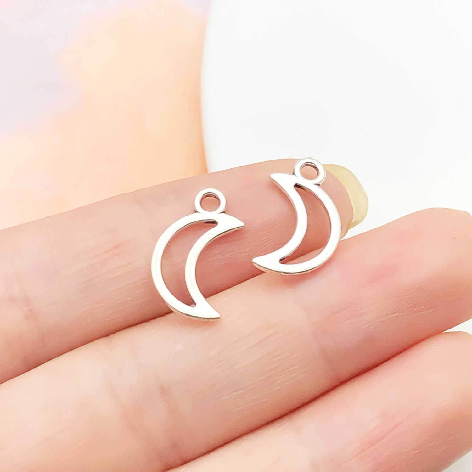 21505-1 ancient silver zinc alloy moon 15x9mm-0.4g