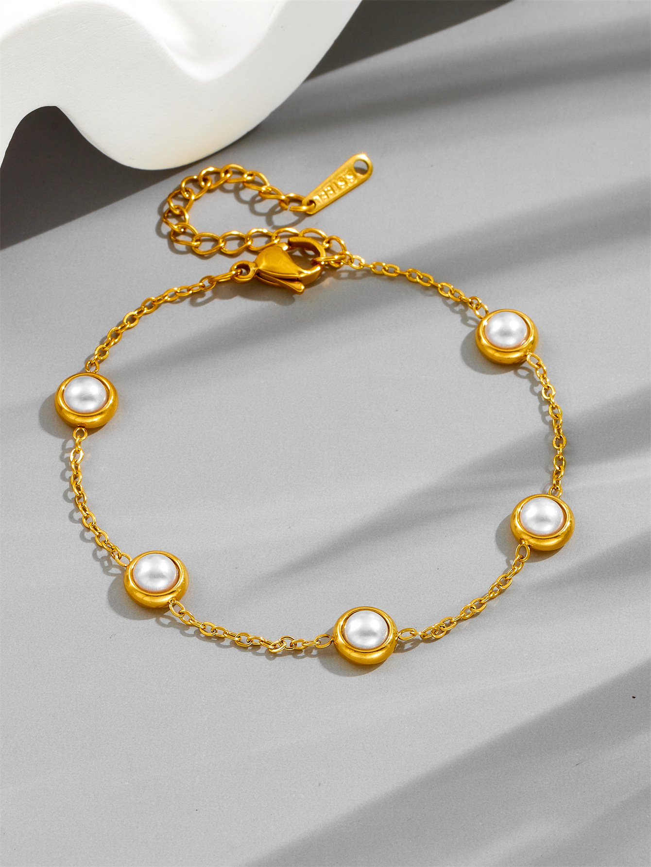 White pearl bracelet