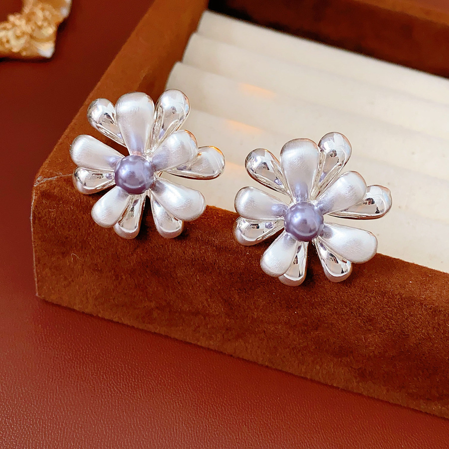 silver-gray pearl ear clip (real gold plating)
