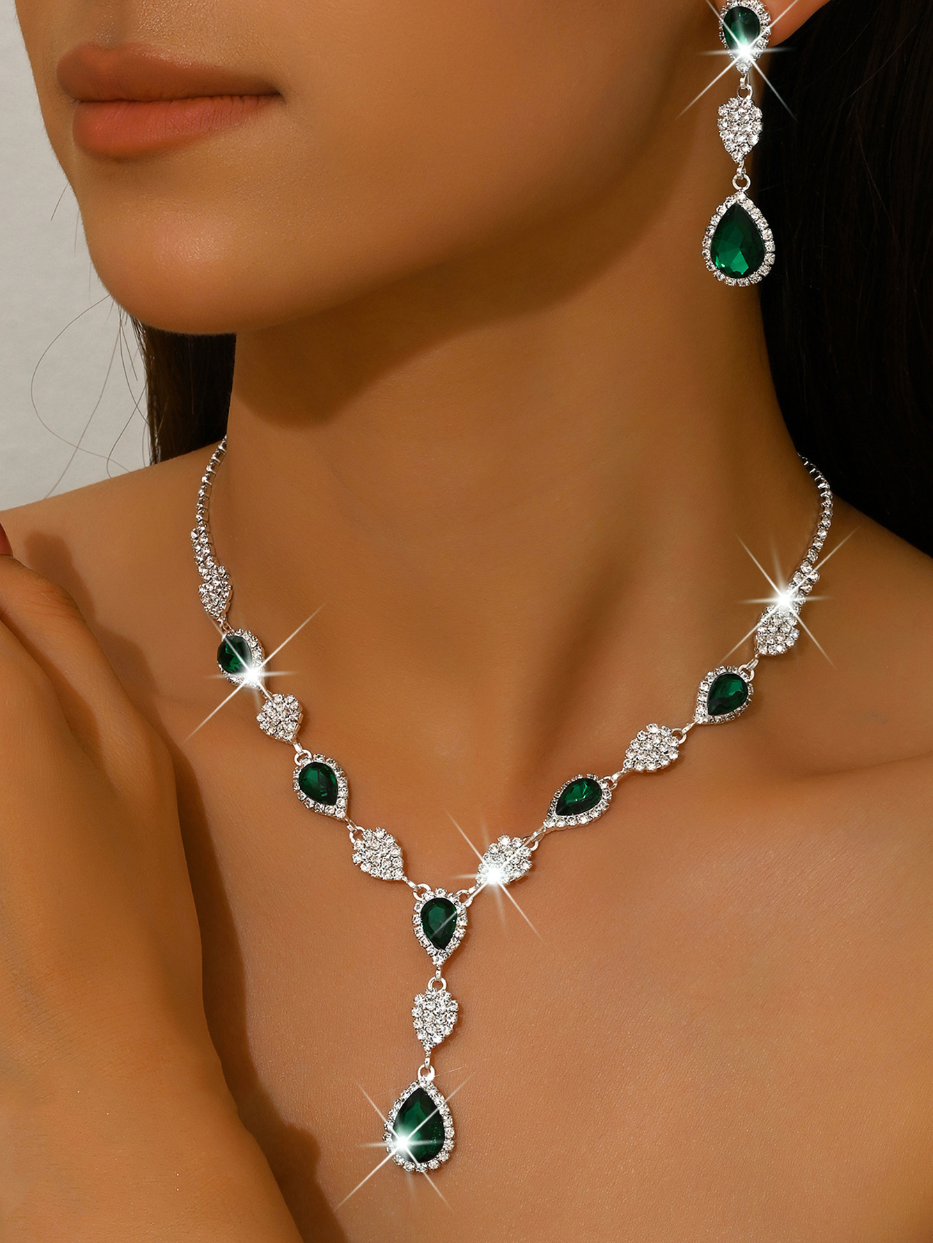 1662 green necklace earrings