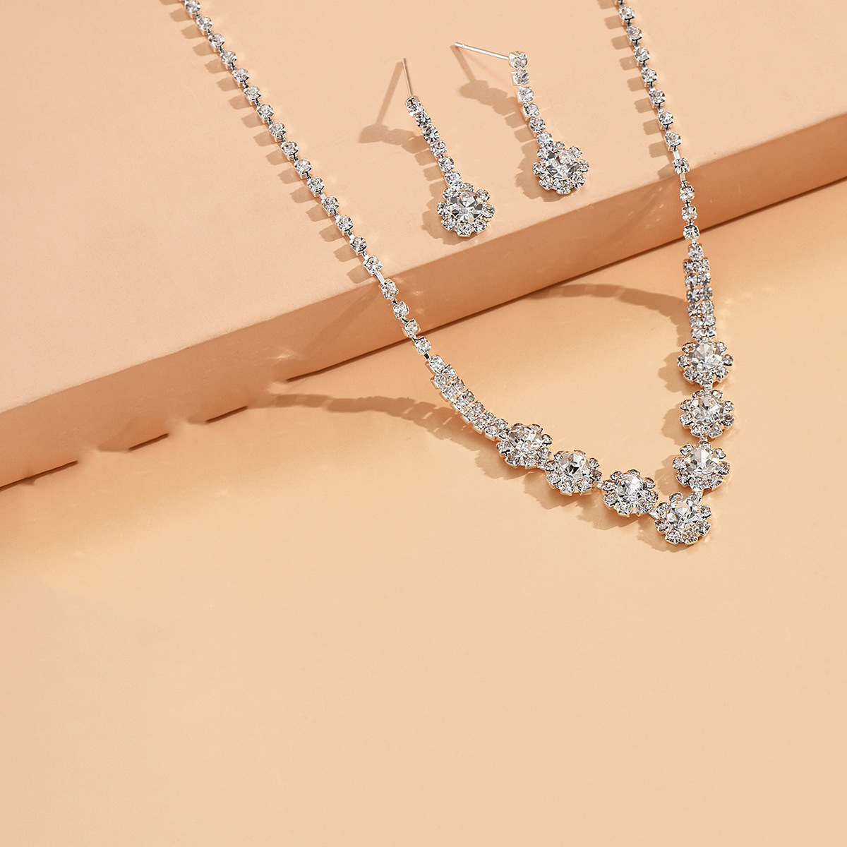 I/ silver white necklace and earrings two-piece set