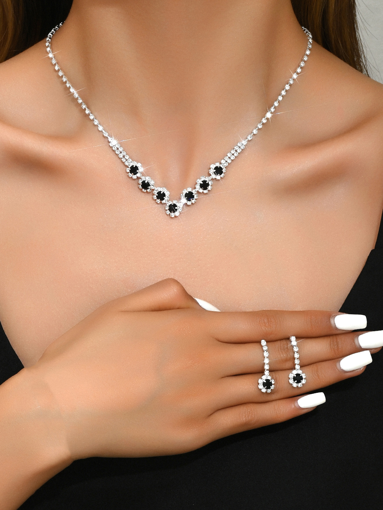 L/ black necklace earrings