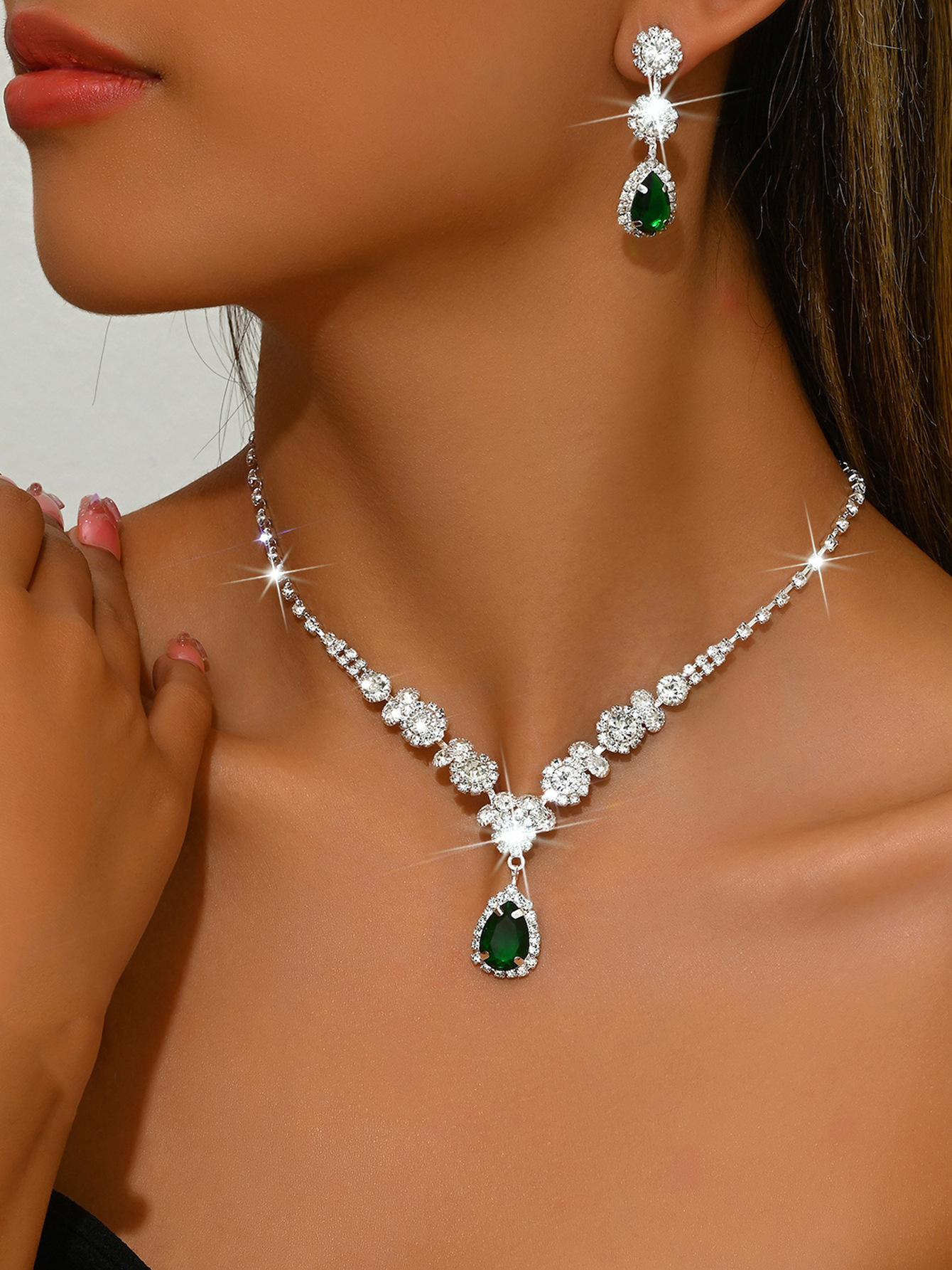1544 silver green necklace earrings