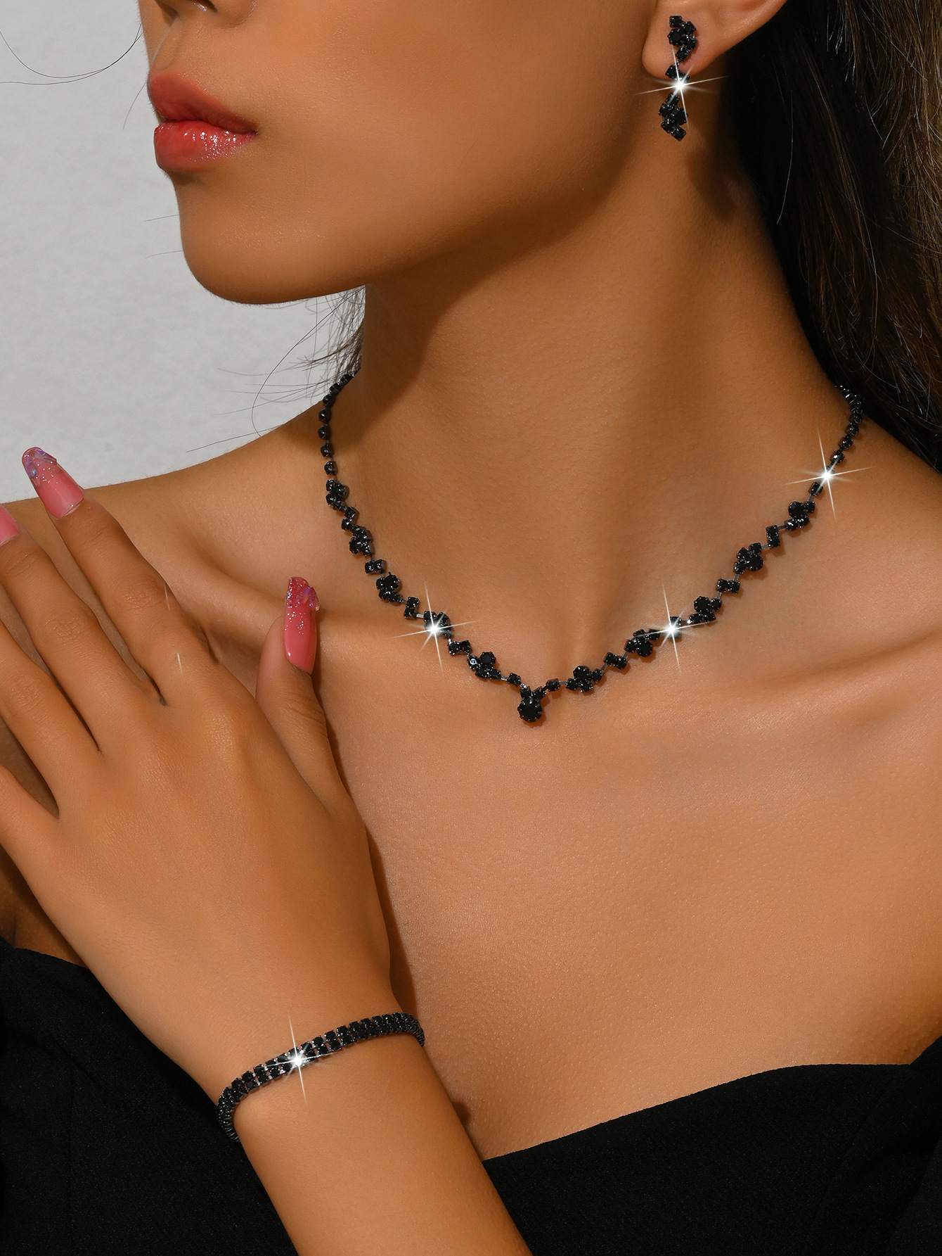 O black necklace earrings bracelet