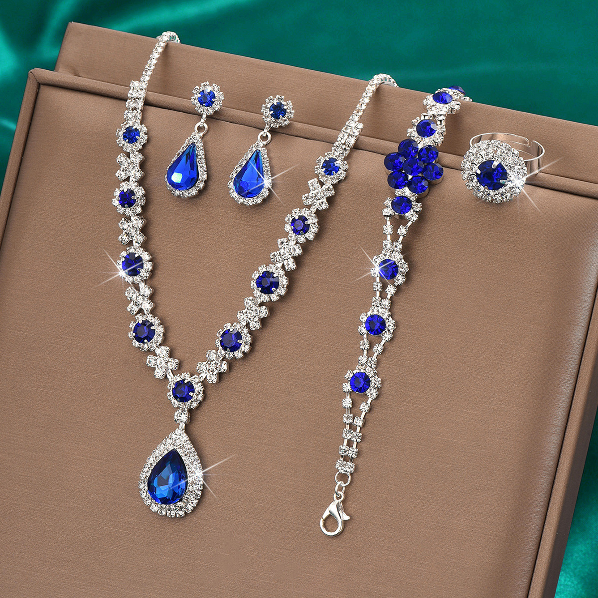 A ring sapphire blue