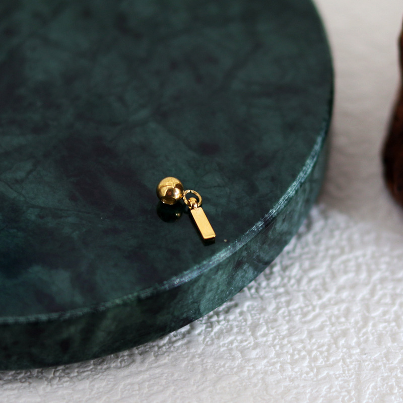 Letter Pendant (I)