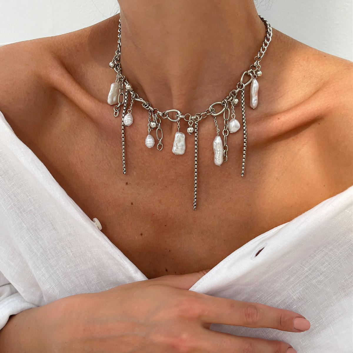 White k necklace 7158