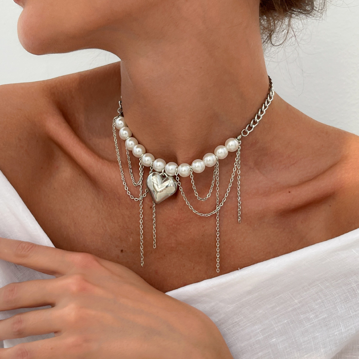 White k necklace 7159