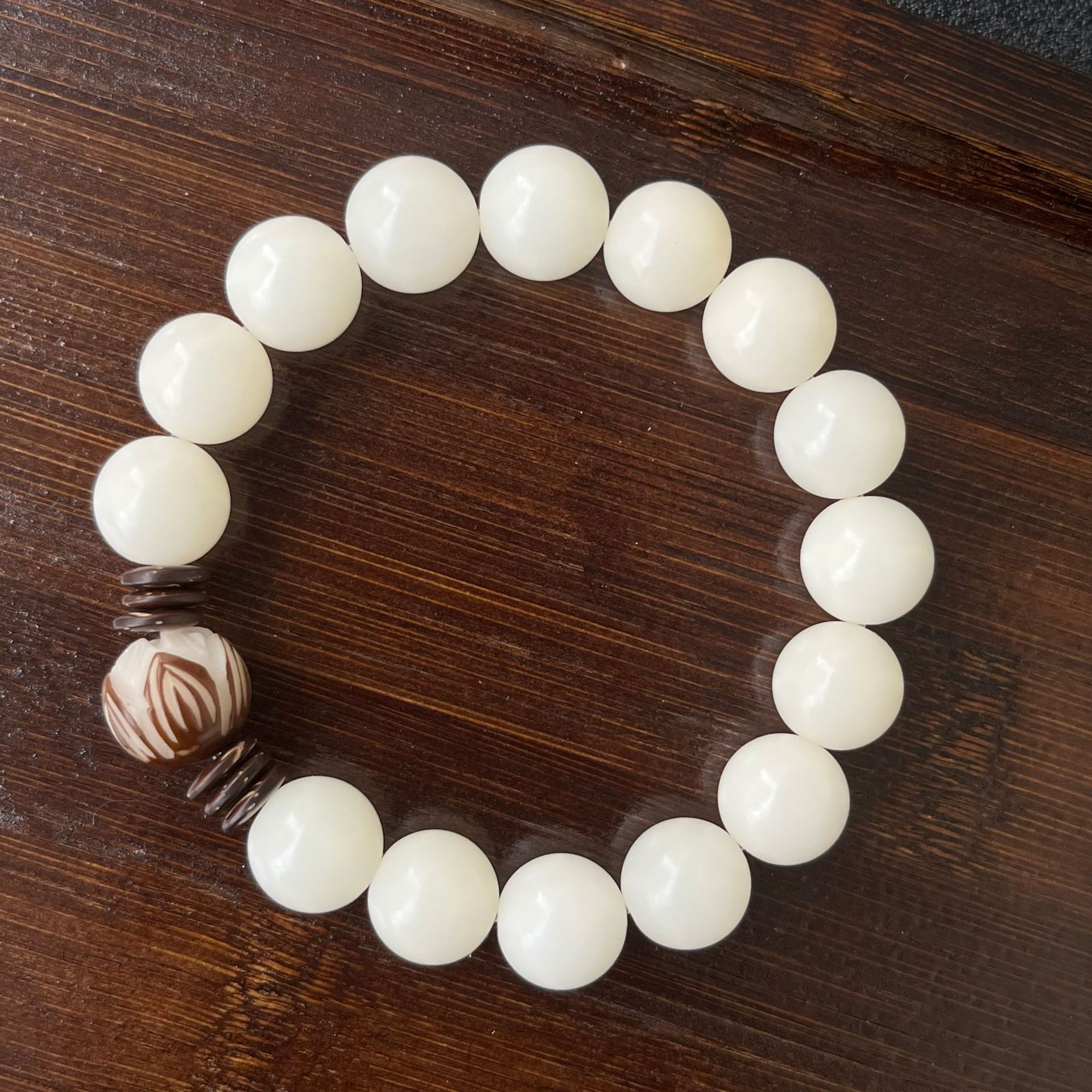 Lotus white bodhi style [10mm]