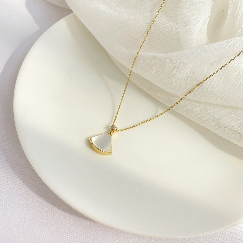 L0143 White Skirt Necklace Gold