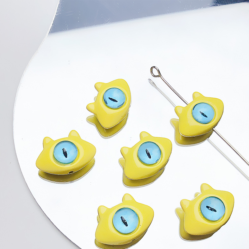 07 /11x15mm/yellow one-eyed little monster (1)