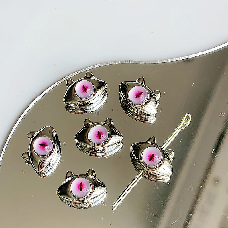 15 /11x15mm/silver one-eyed little monster (1)