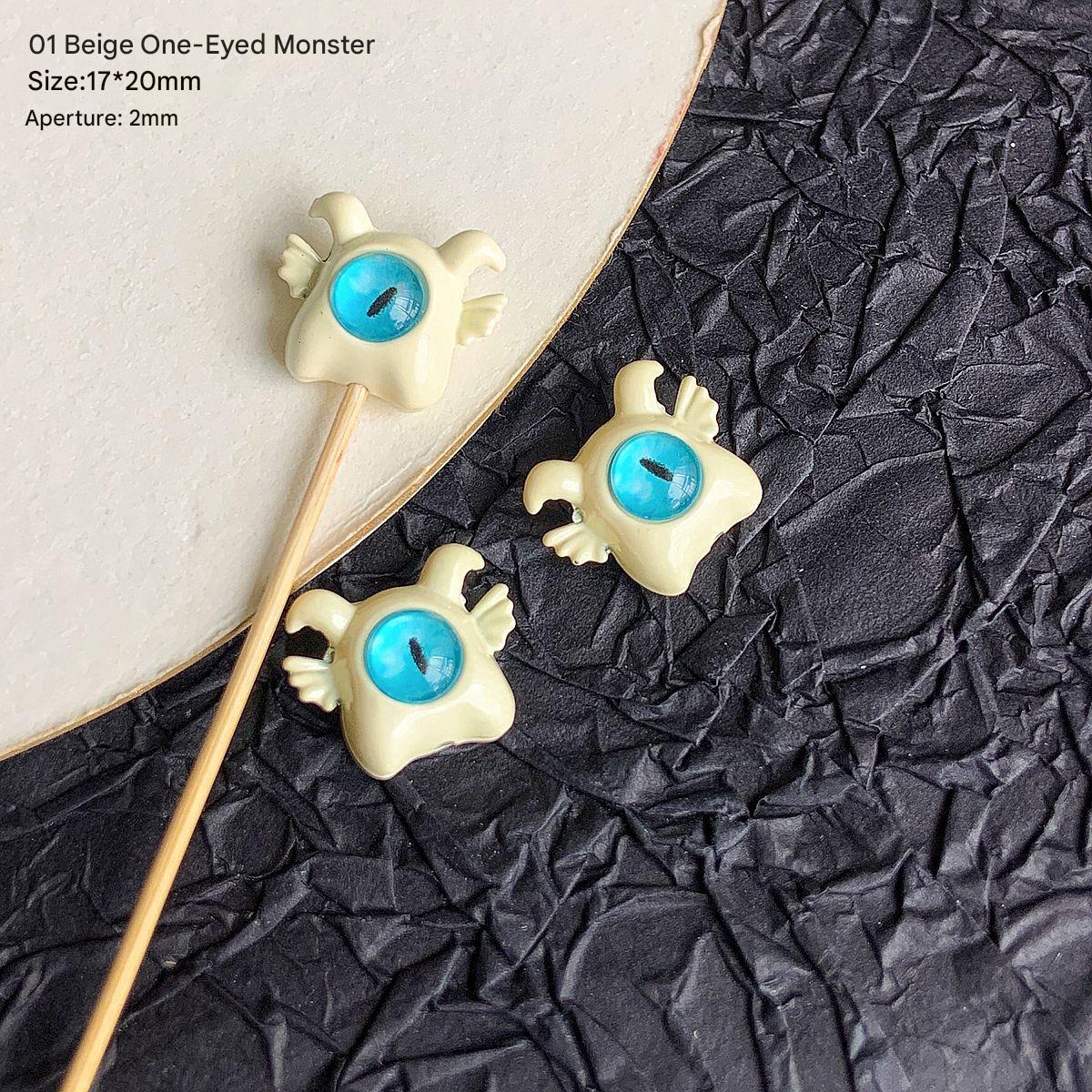 01/17x20mm/ beige one-eyed little monster (1)