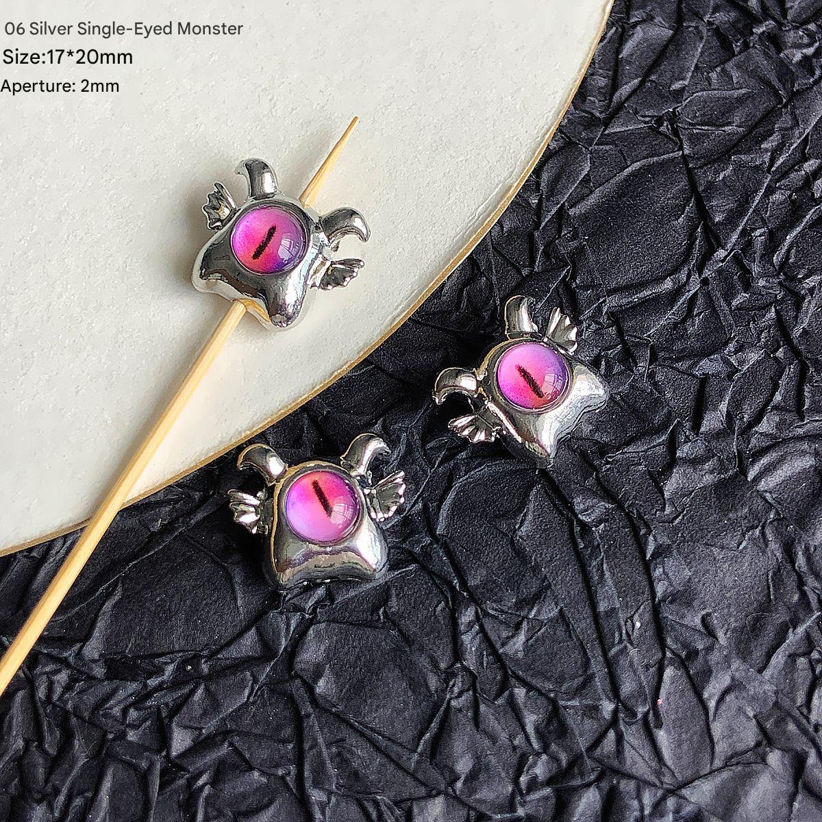 06 /17x20mm/silver one-eyed little monster (1)