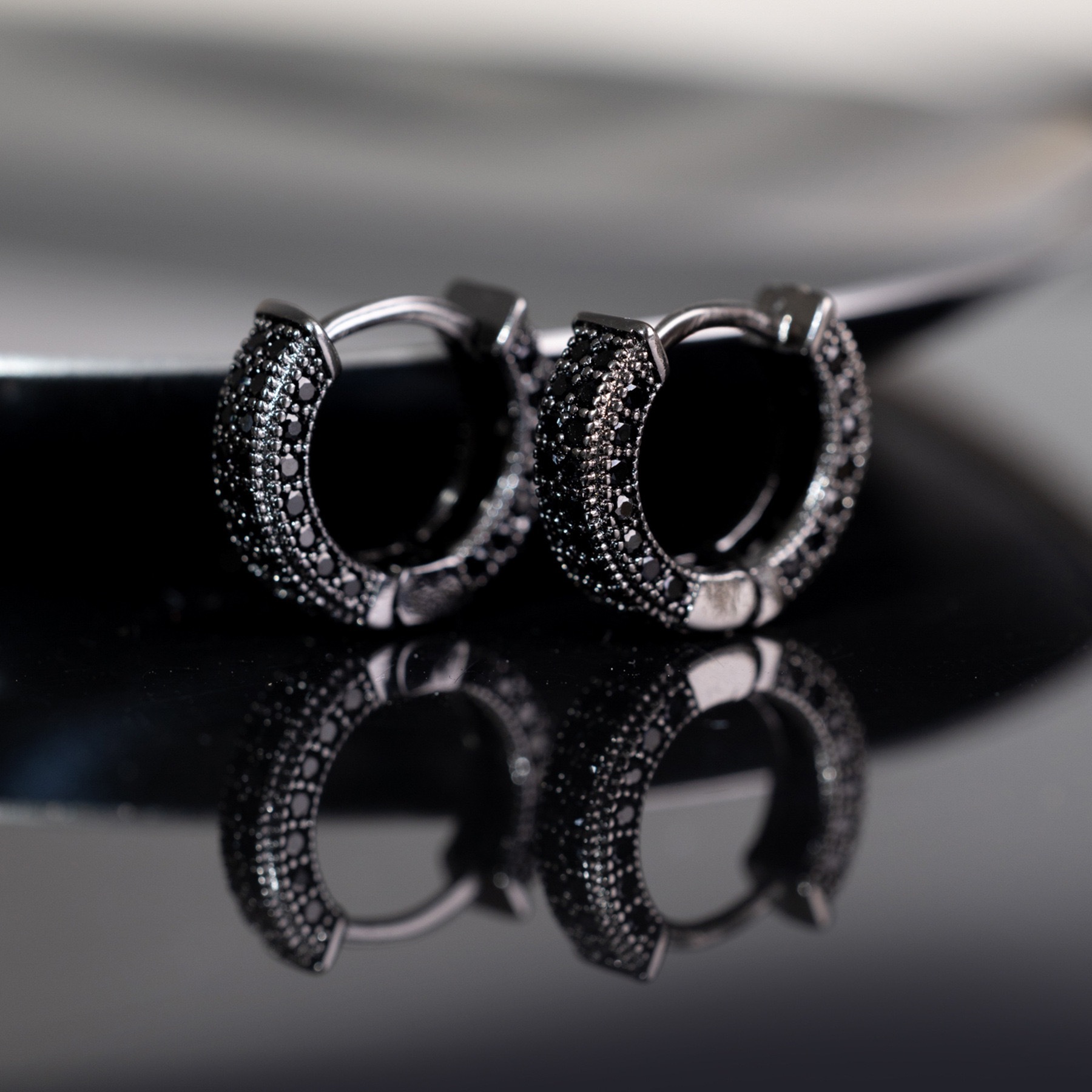 Gun black-black diamond (1 pair)
