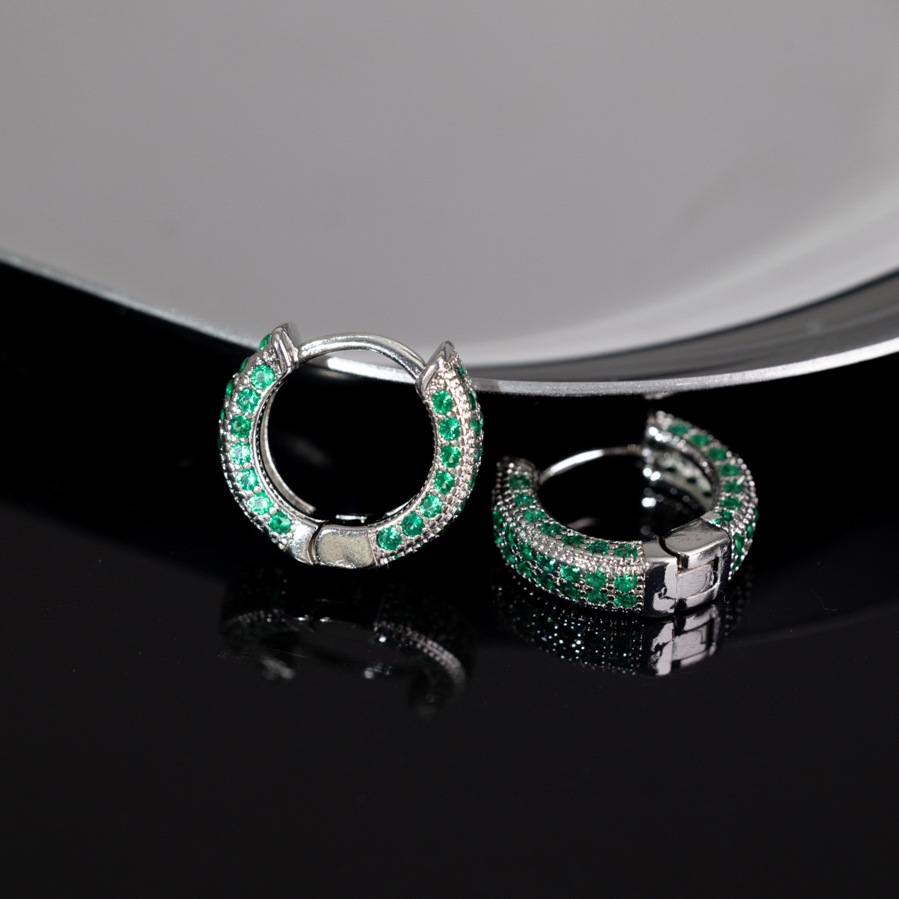 platinum-green Diamond (1 pair)