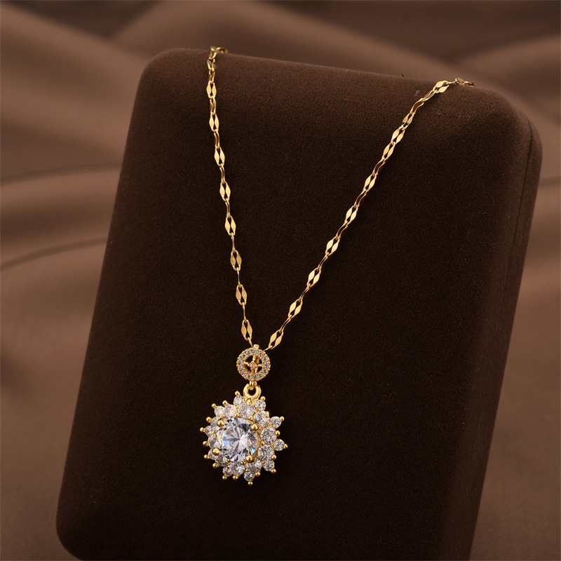 X8992-Golden lip chain