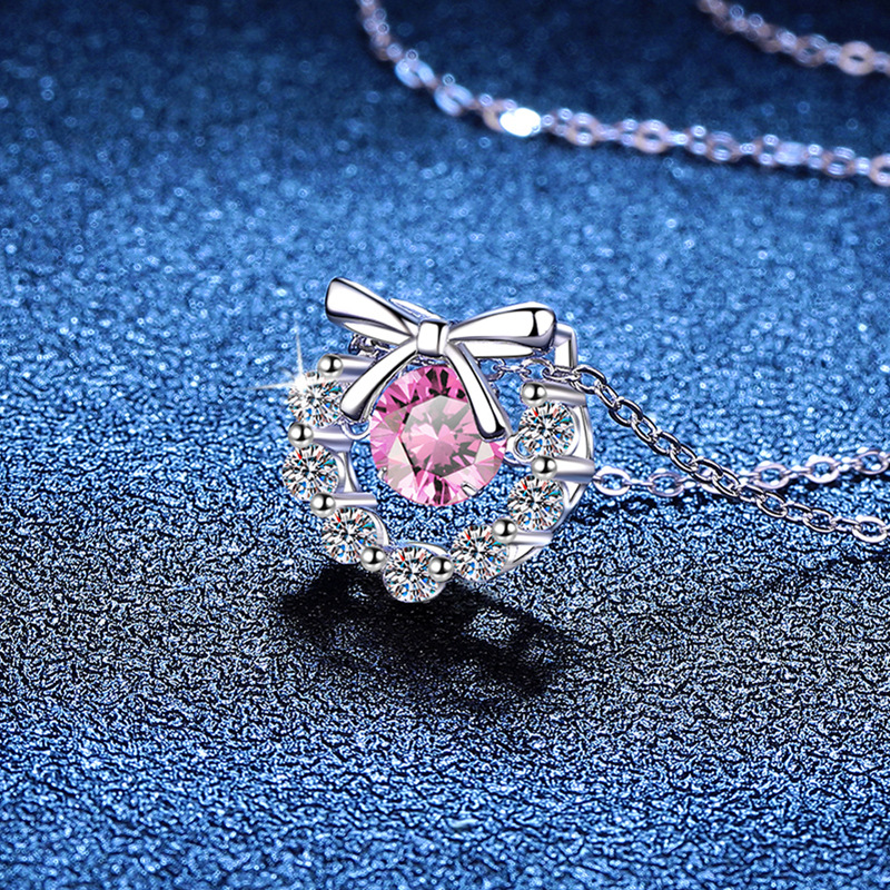 Pink moissanite