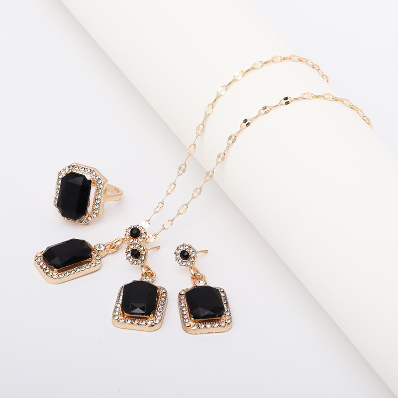 Black jewelry three-piece set