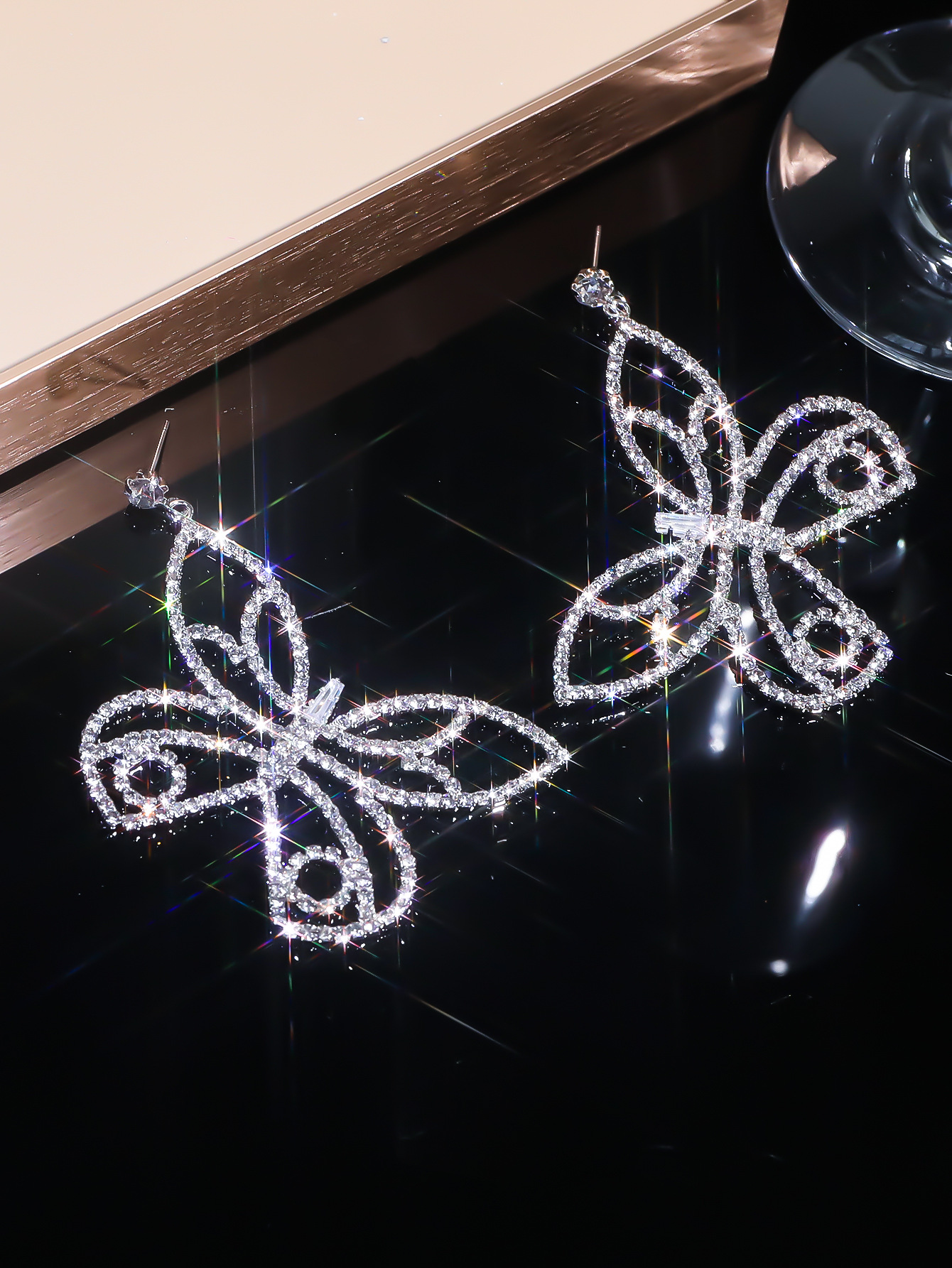 DTE1516305S-W silvery white