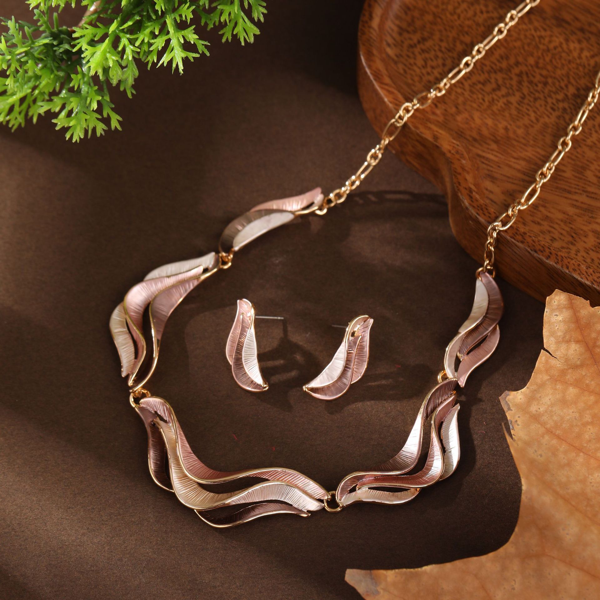 brown lines petal stud earrings necklace suit-gold