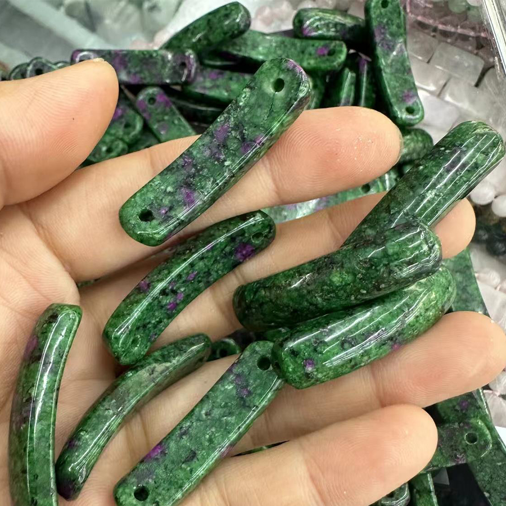 Rubí en Zoisite