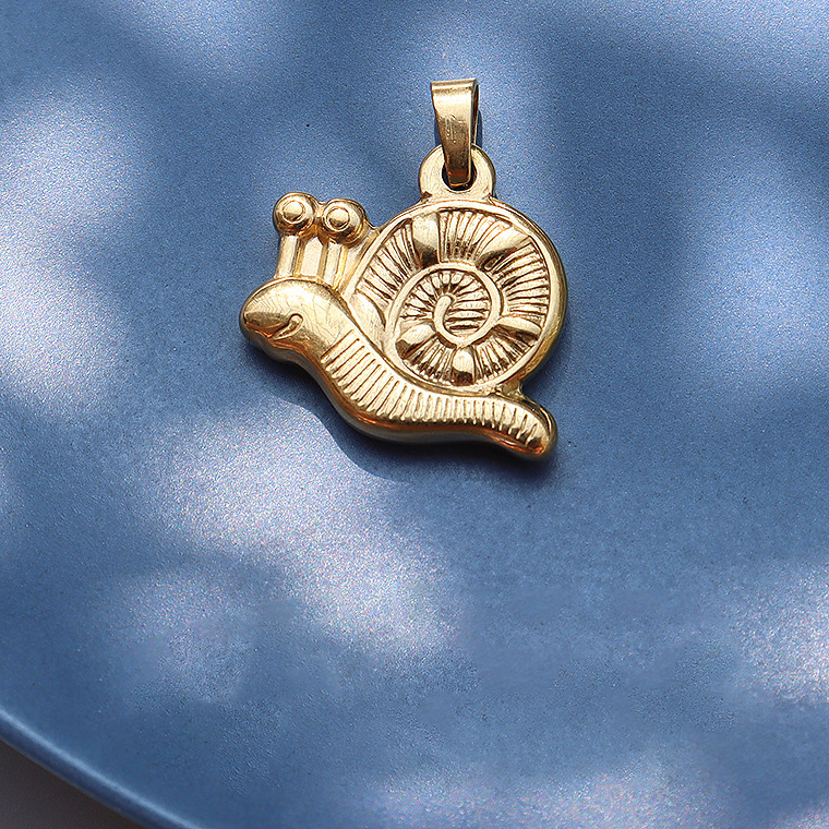 D06 Golden Snail