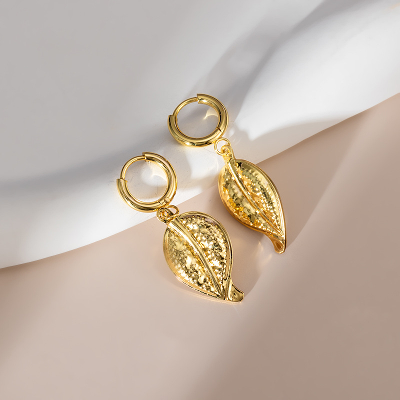Gold-3 leaves