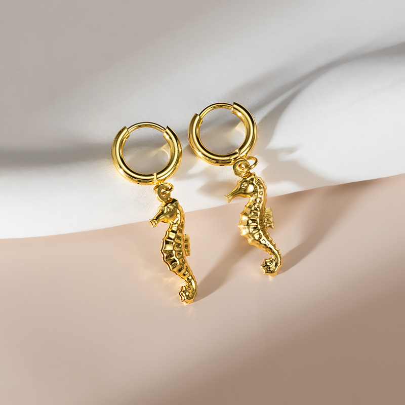 Gold-7 seahorses