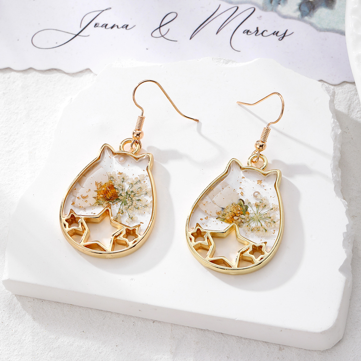 White flower star kitten (gold hook)