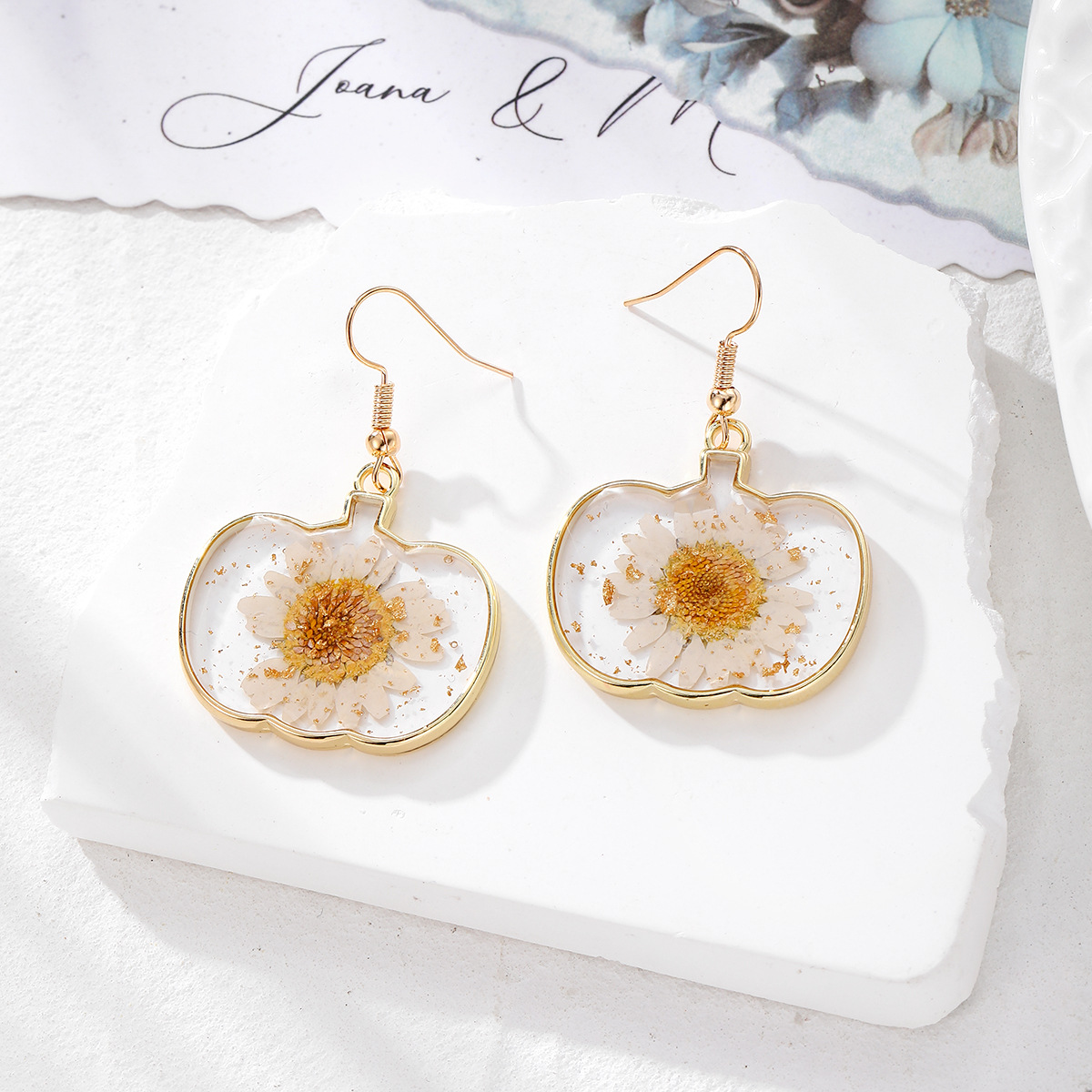 White daisy pumpkin (golden hook)