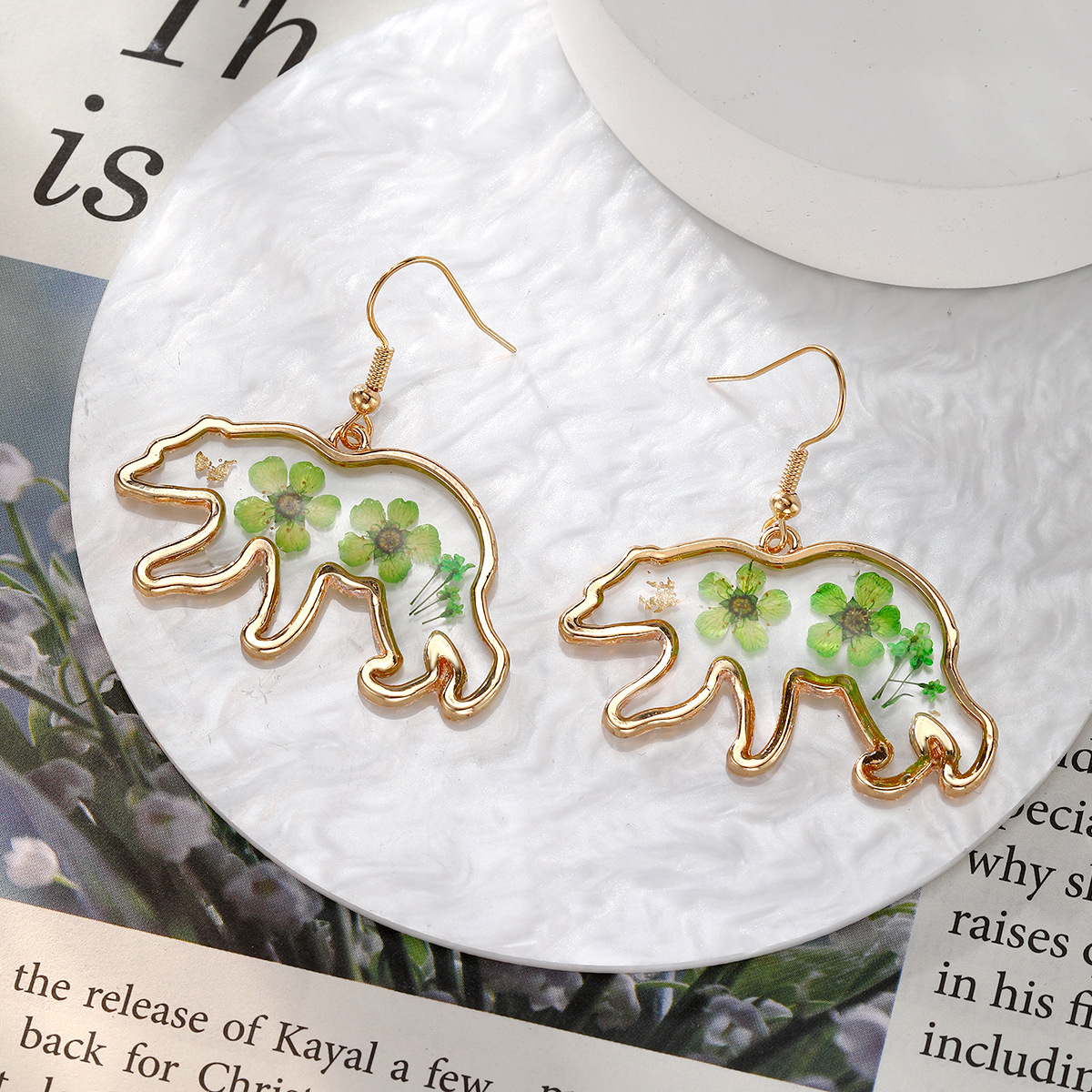 Green flower polar bear