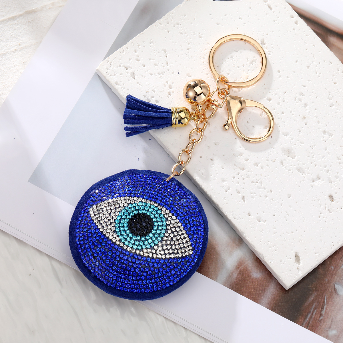 dark blue round eyes