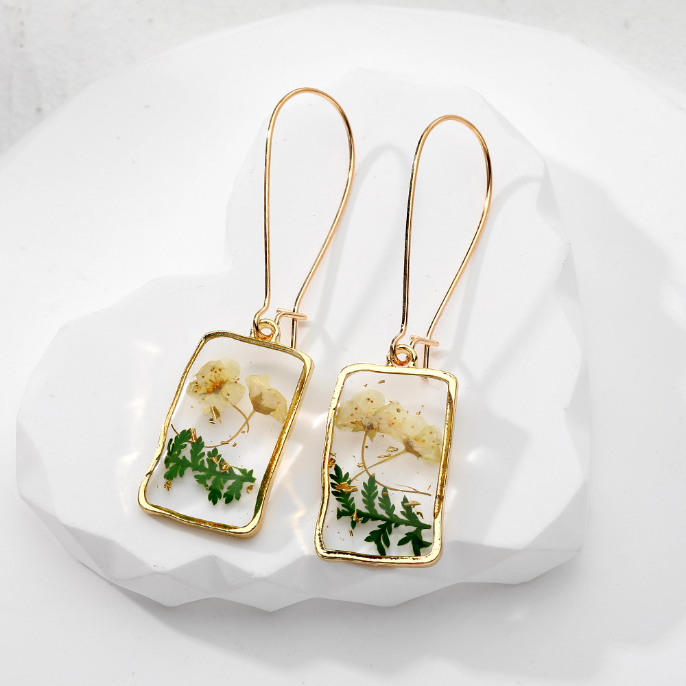 5# green leaves and white flowers